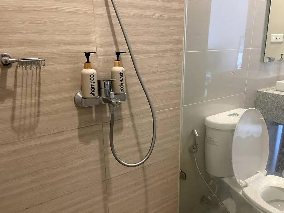 Lush 1Br Uptown Parksuites Bgc 200Mbps, Pool & Gym 马尼拉 0*,