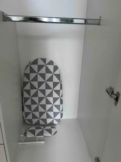 Lush 1Br Uptown Parksuites Bgc 200Mbps, Pool & Gym Manila