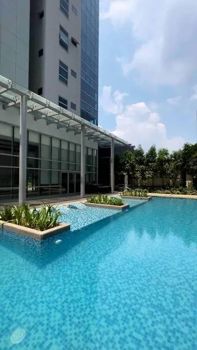 Lush 1Br Uptown Parksuites Bgc 200Mbps, Pool & Gym Manila