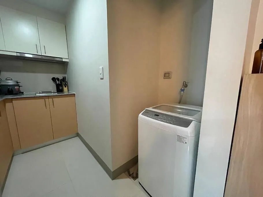 Lush 1Br Uptown Parksuites Bgc 200Mbps, Pool & Gym Manila Apartment