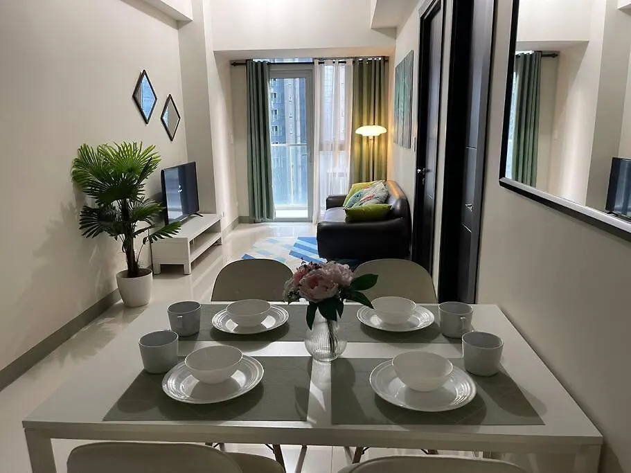 Lush 1Br Uptown Parksuites Bgc 200Mbps, Pool & Gym Manila Apartment