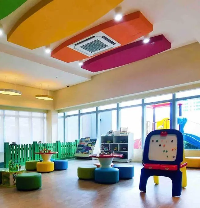 Lush 1Br Uptown Parksuites Bgc 200Mbps, Pool & Gym Manila Apartment